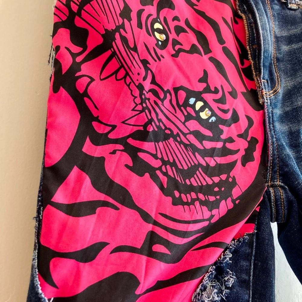Tiger Print Jeans - Picture 2 of 4